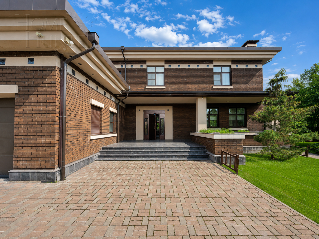 2-этажный коттедж 550 м² с отделкой