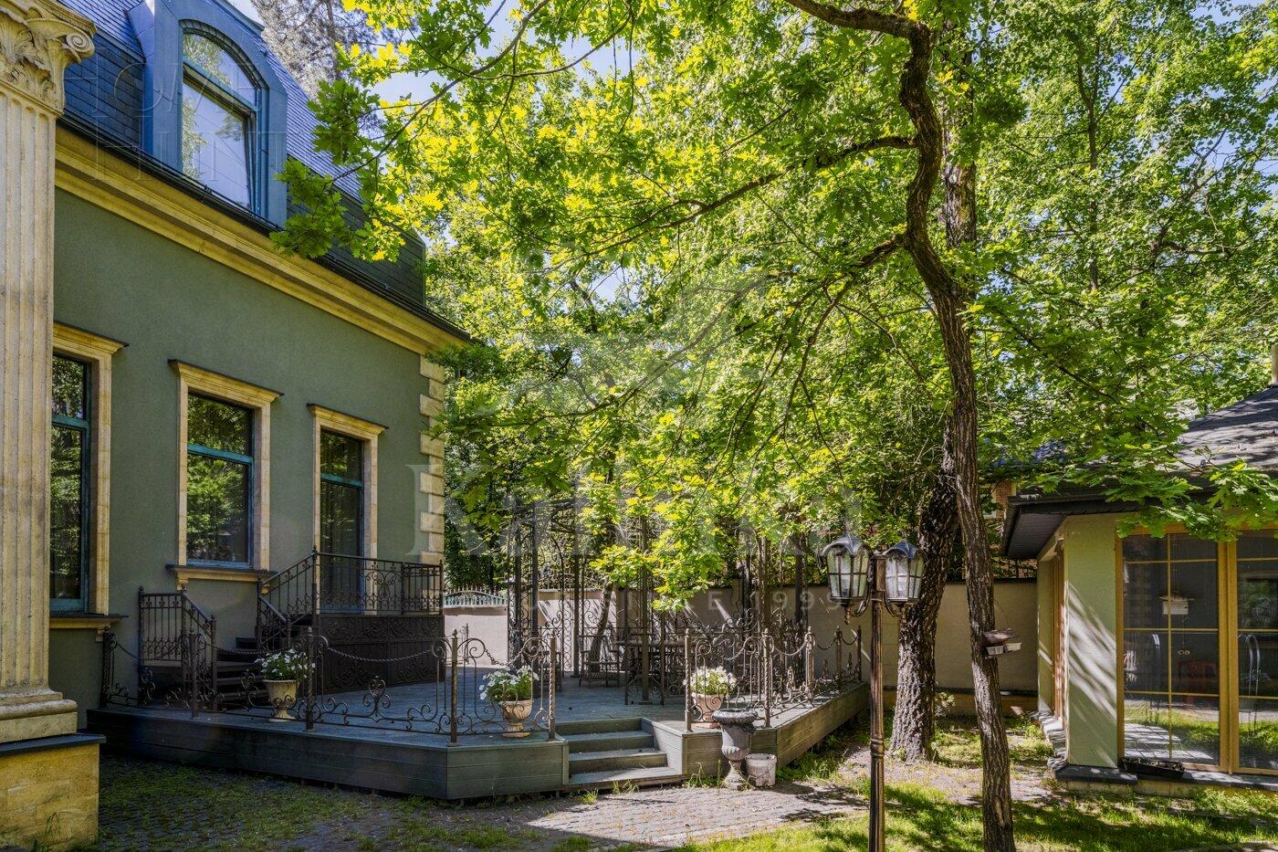 2-этажный коттедж 1 500 м² с отделкой