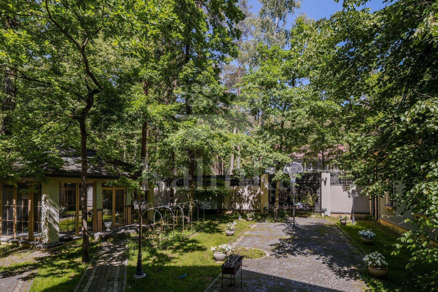 2-этажный коттедж 1 500 м² с отделкой