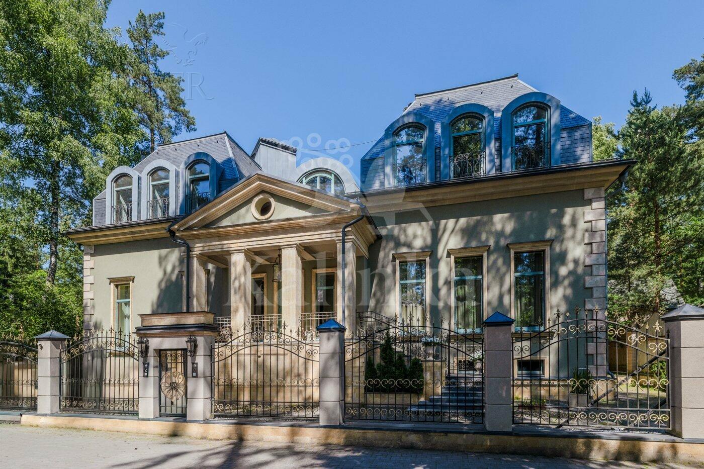 2-этажный коттедж 1 500 м² с отделкой
