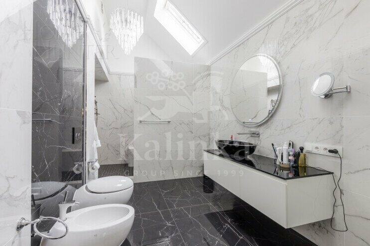 2-этажный коттедж 1 100 м² с отделкой