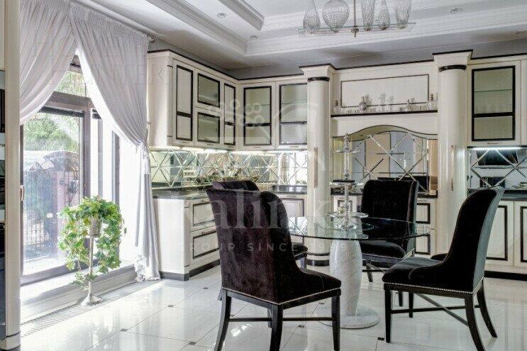 2-этажный коттедж 1 100 м² с отделкой