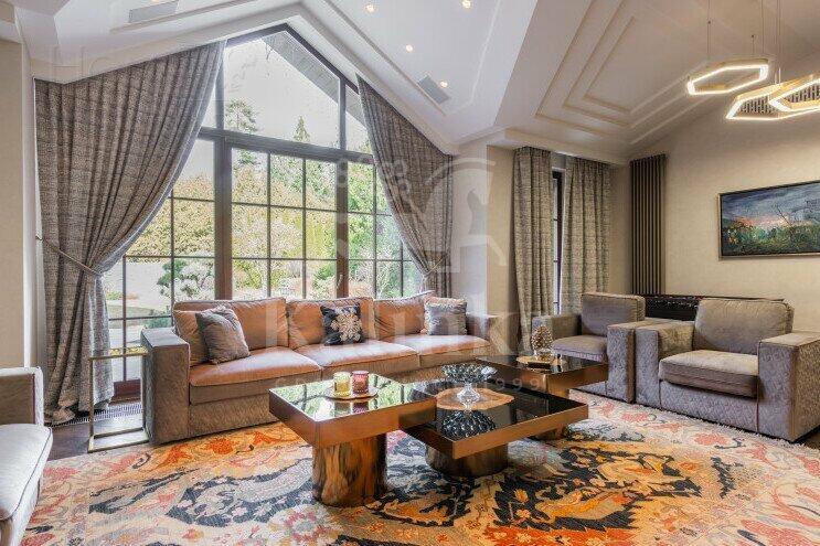 2-этажный коттедж 1 100 м² с отделкой