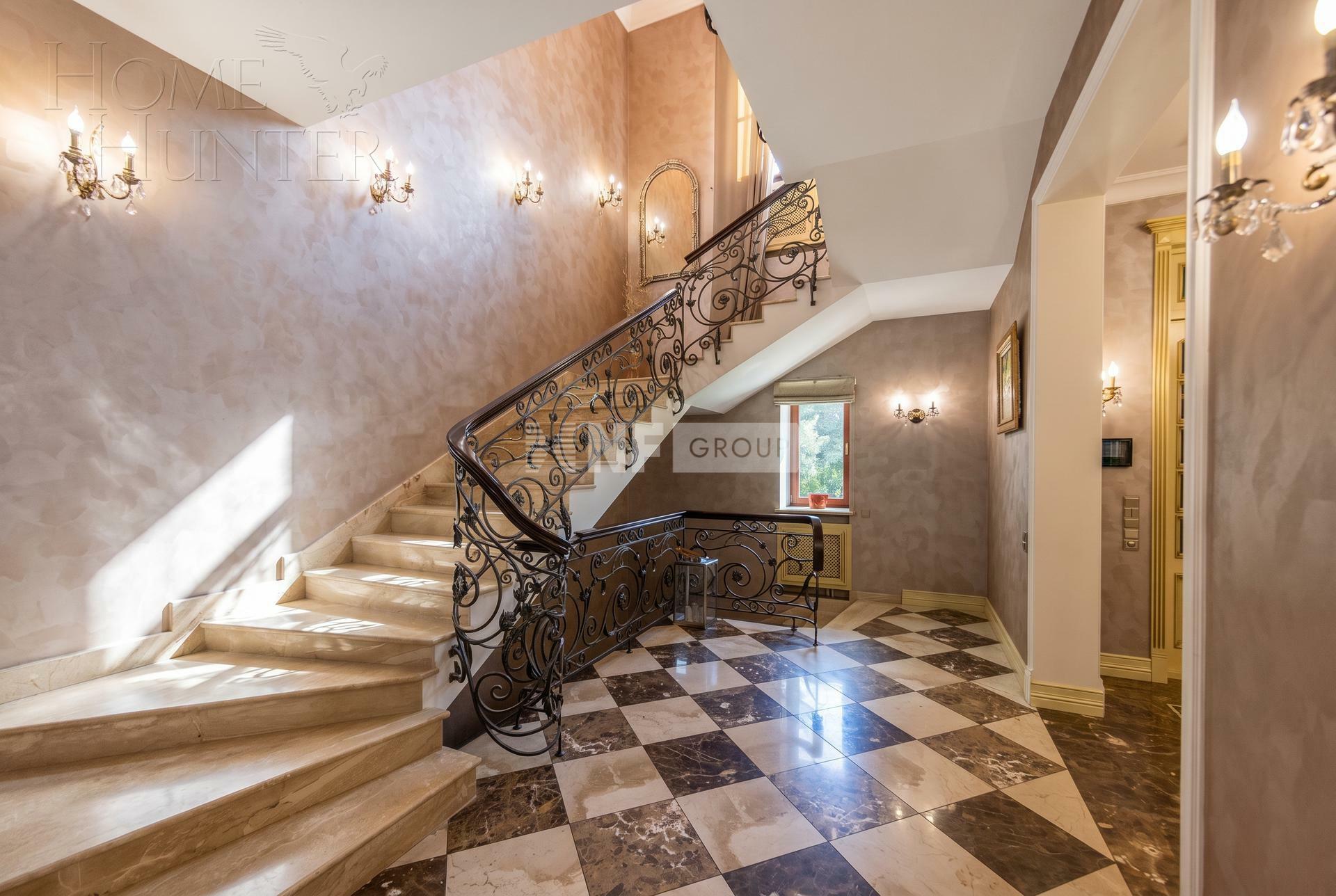 2-этажный коттедж 1 400 м² с отделкой