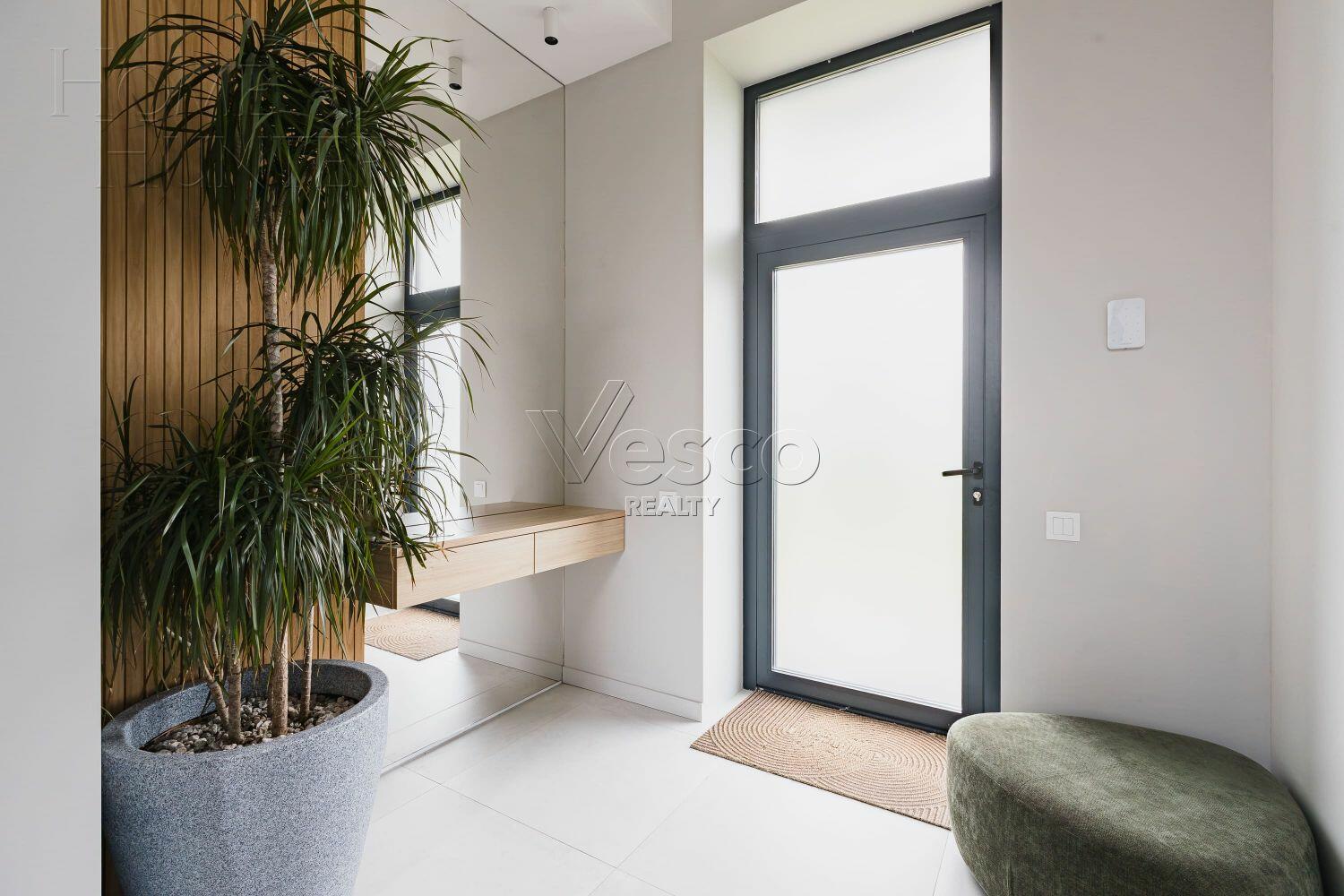 2-этажный коттедж 350 м² с отделкой
