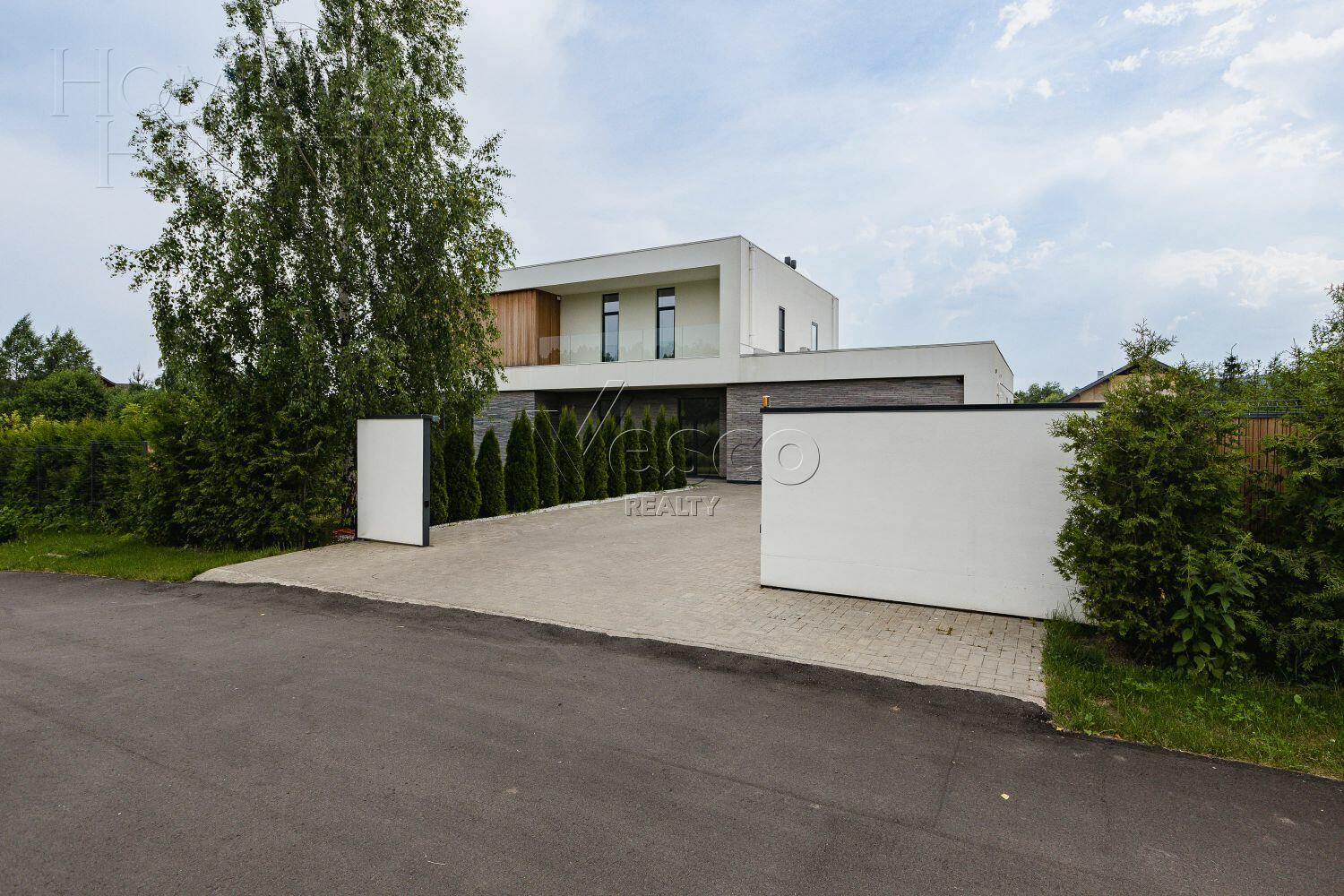 2-этажный коттедж 350 м² с отделкой
