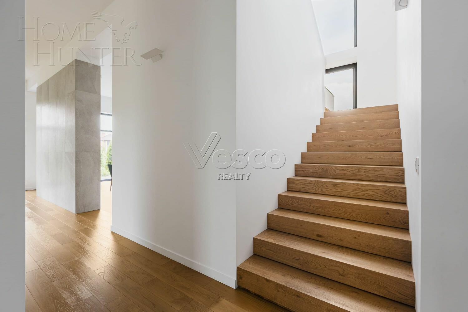 2-этажный коттедж 350 м² с отделкой