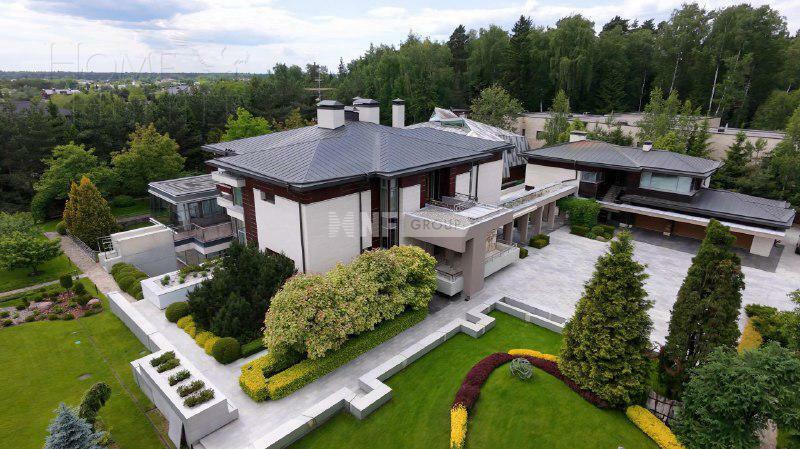 2-этажный коттедж 1 700 м² с отделкой