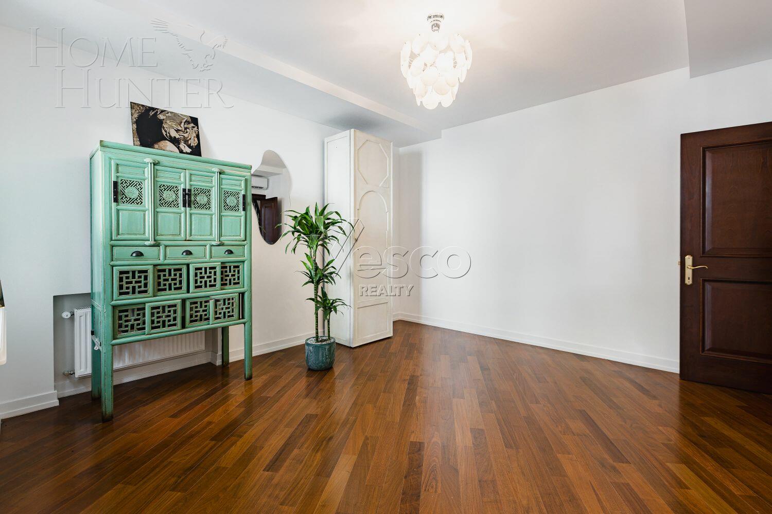 2-этажный коттедж 1 463 м² с отделкой