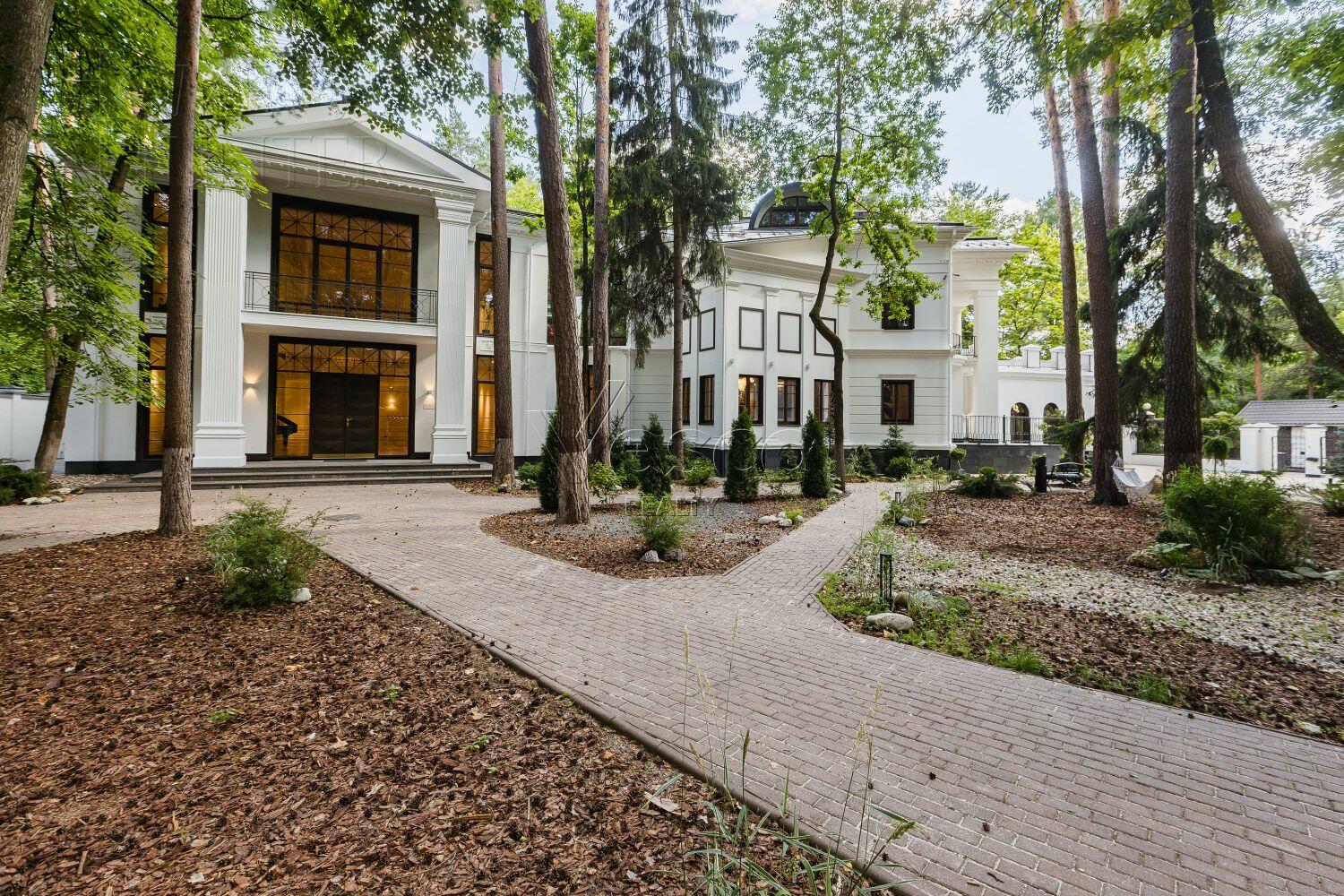 2-этажный коттедж 1 463 м² с отделкой