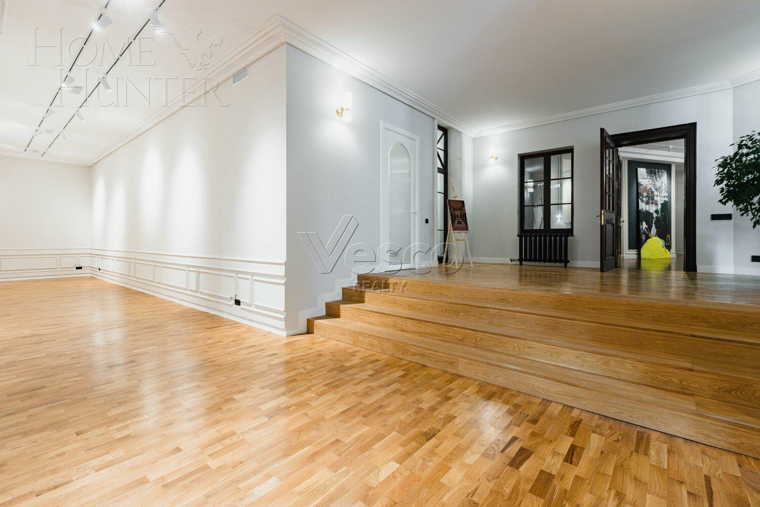 2-этажный коттедж 1 463 м² с отделкой