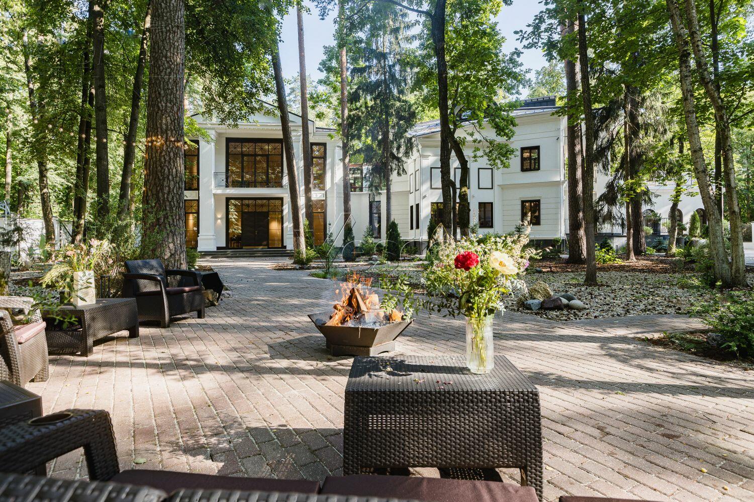 2-этажный коттедж 1 463 м² с отделкой