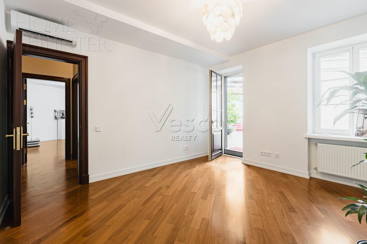 2-этажный коттедж 1 463 м² с отделкой