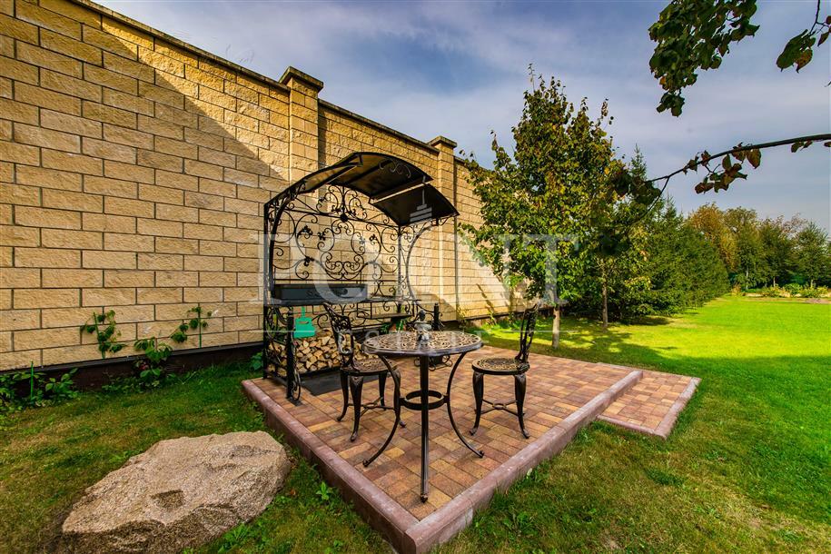 2-этажный коттедж 1 400 м² с отделкой