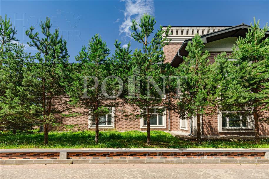 2-этажный таунхаус 940 м² без отделки