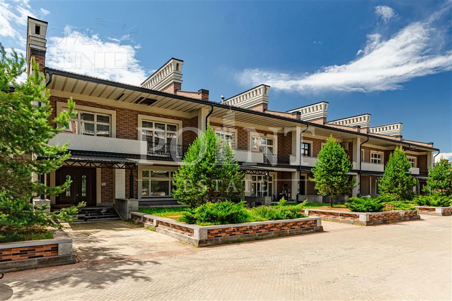 2-этажный таунхаус 940 м² без отделки