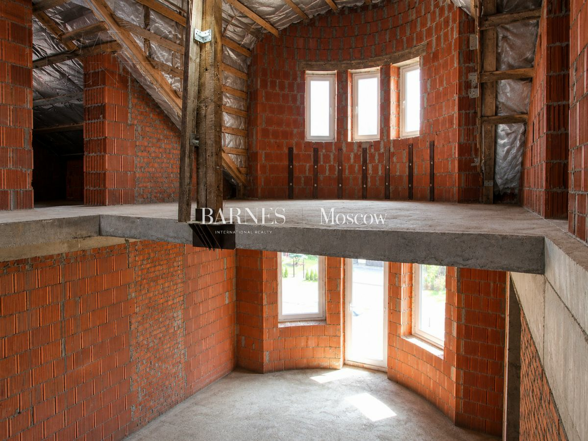 2-этажный коттедж 860 м² без отделки