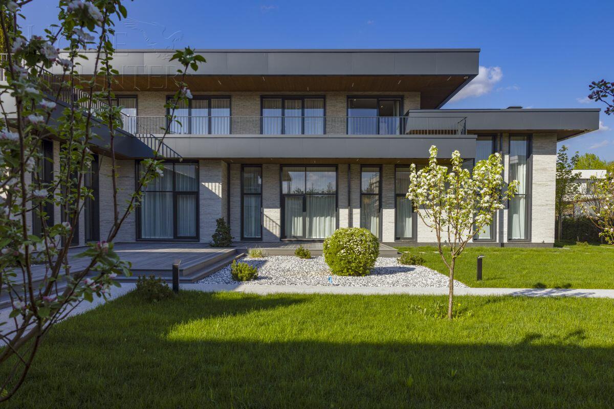 2-этажный коттедж 850 м² с отделкой
