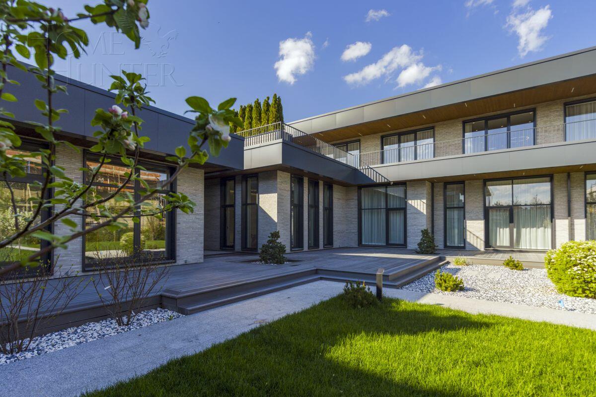 2-этажный коттедж 850 м² с отделкой