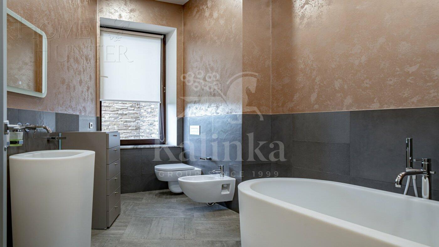 2-этажный коттедж 1 000 м² с отделкой
