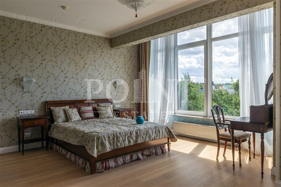 3-этажный таунхаус 500 м² с отделкой