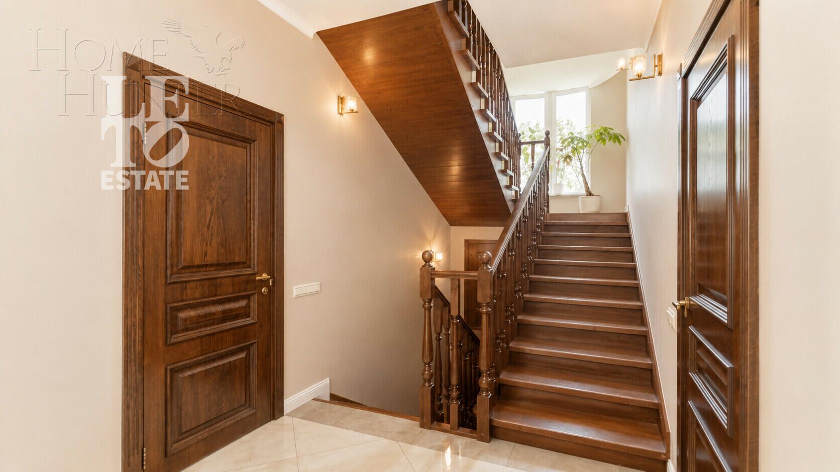 2-этажный коттедж 800 м² с отделкой