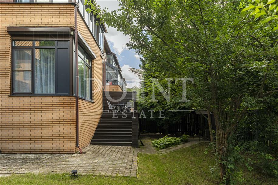 3-этажный таунхаус 500 м² с отделкой