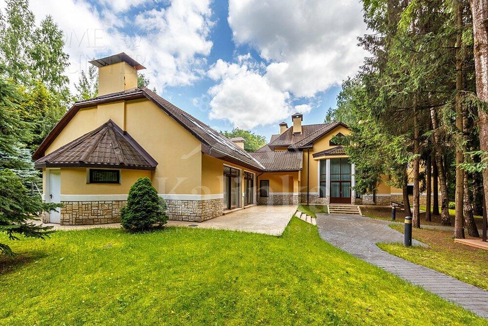 2-этажный коттедж 823.4 м² с отделкой