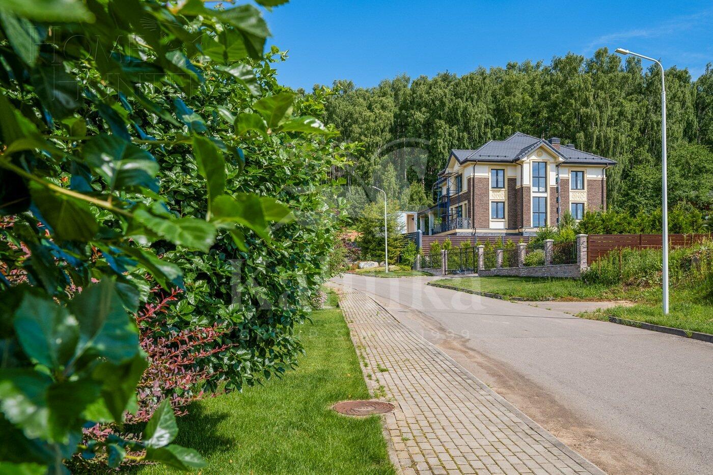 2-этажный коттедж 1 050 м² с отделкой