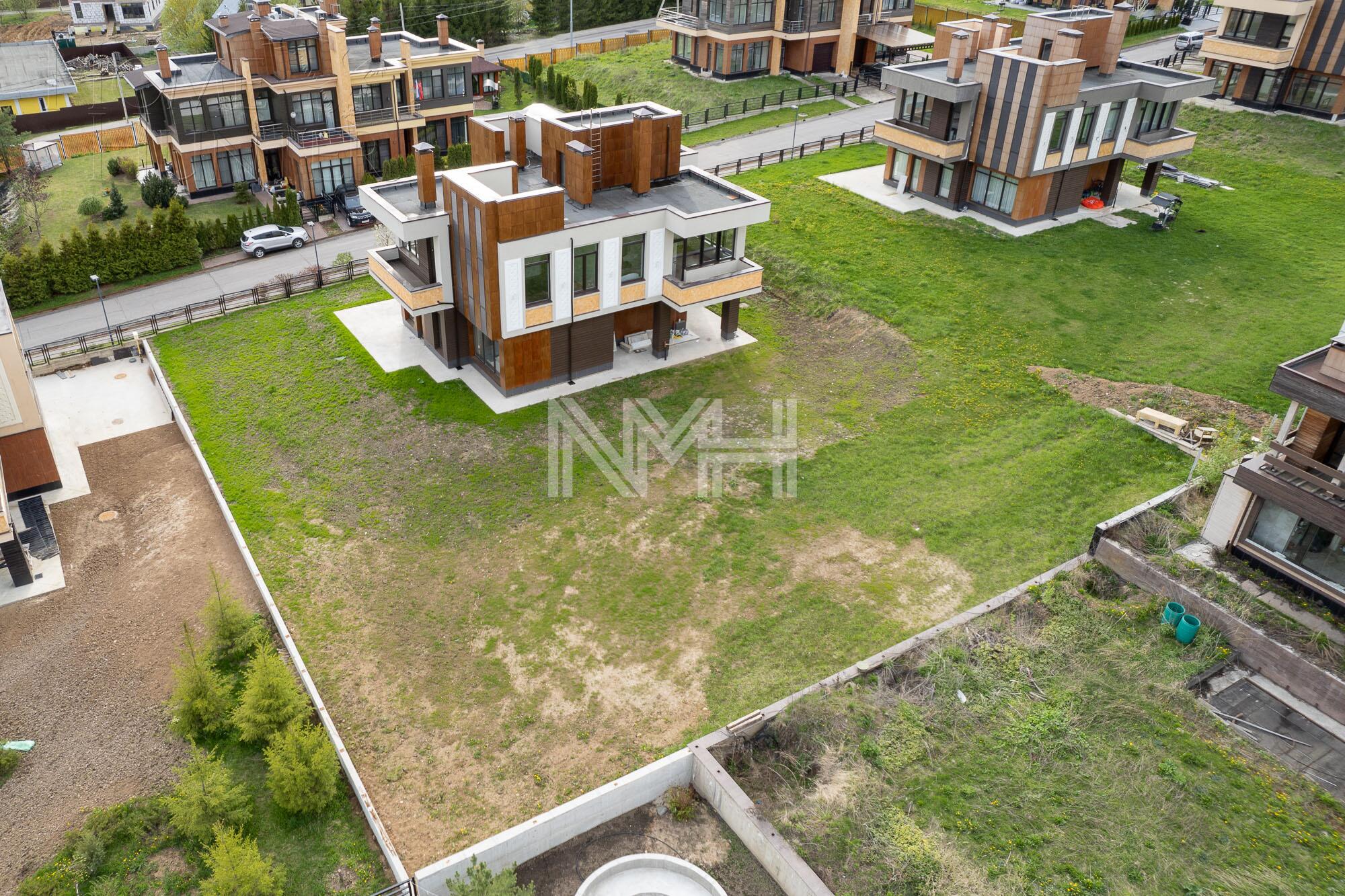 3-этажный коттедж 280 м² с отделкой