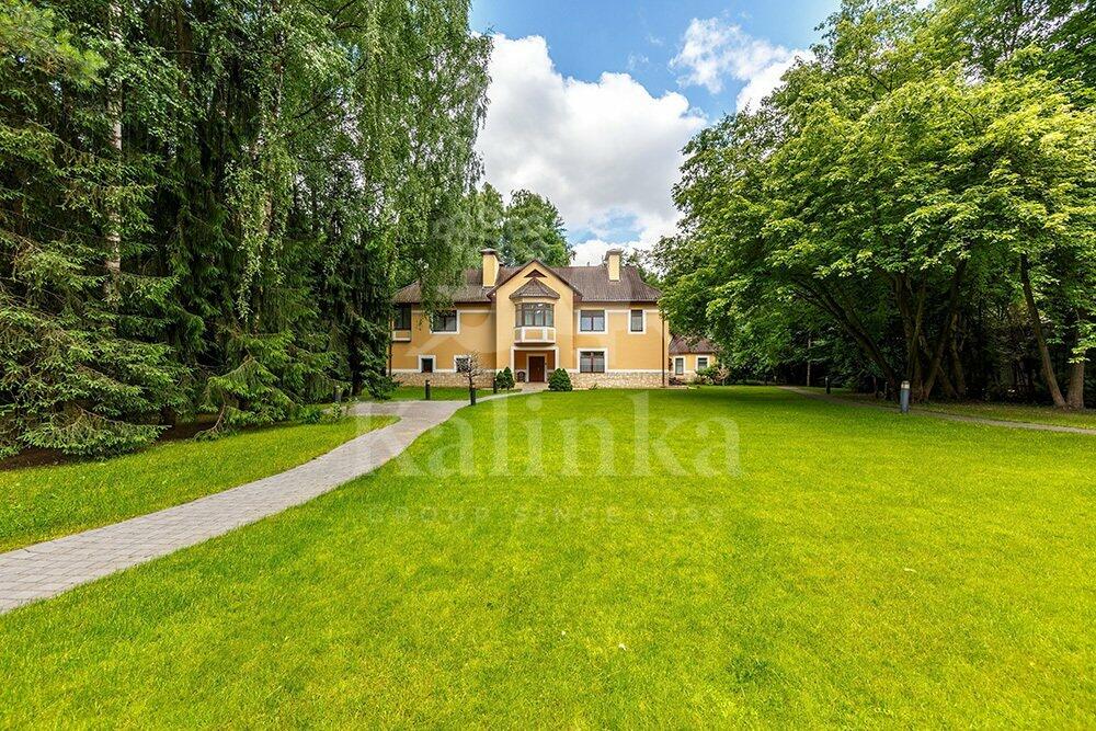 2-этажный коттедж 823.4 м² с отделкой
