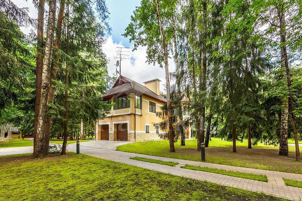 2-этажный коттедж 823.4 м² с отделкой