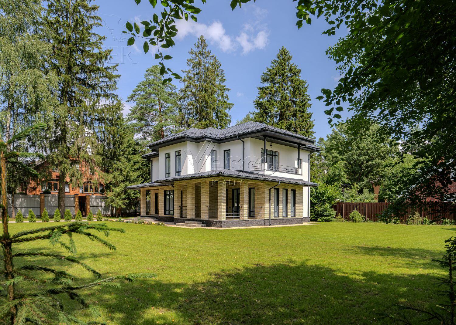 2-этажный коттедж 270 м² с отделкой