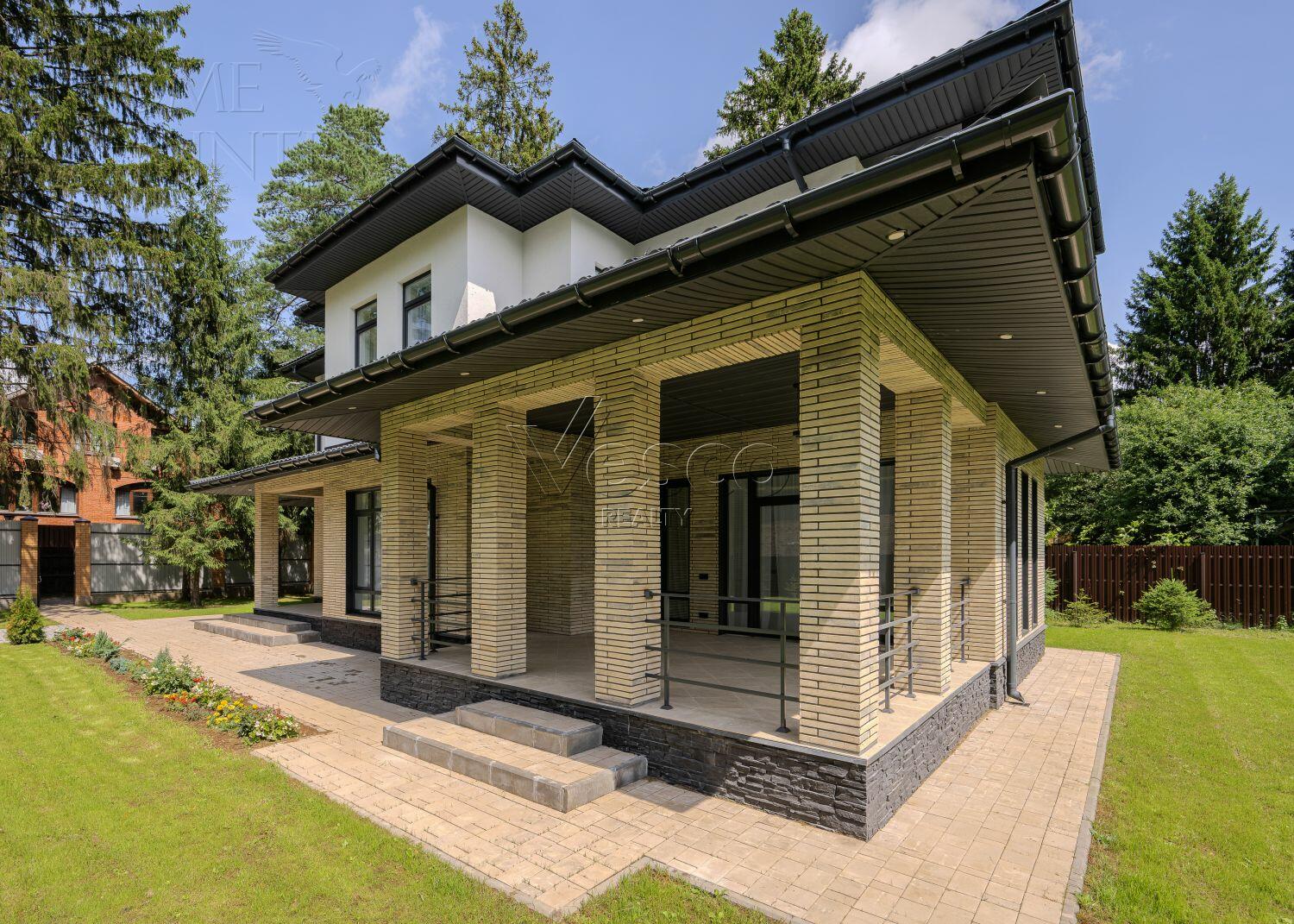 2-этажный коттедж 270 м² с отделкой