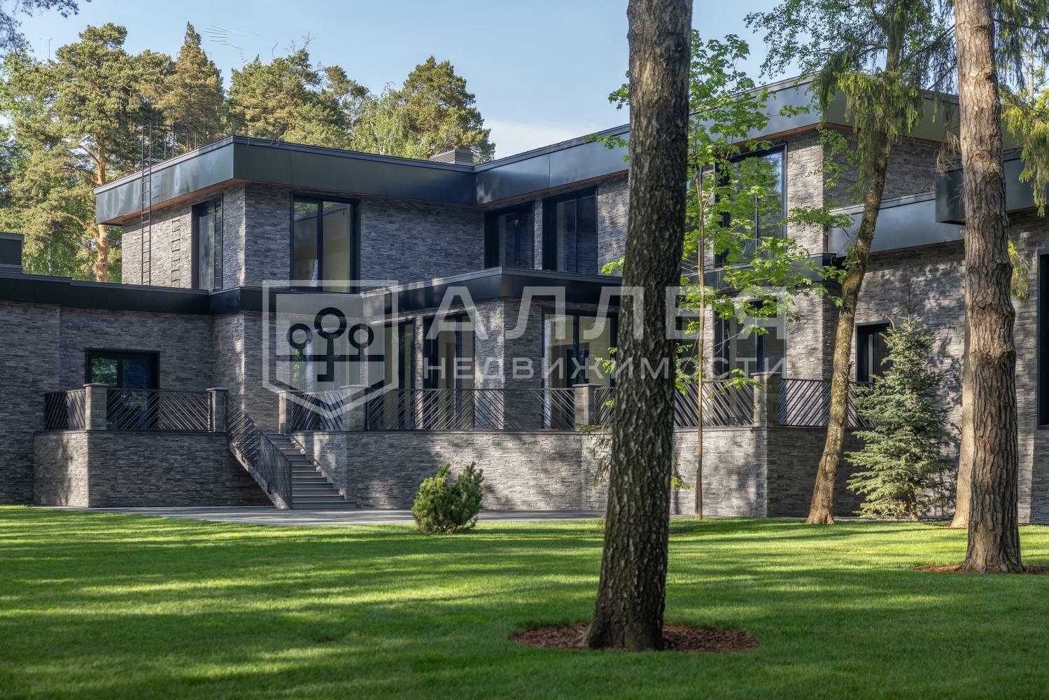 2-этажный коттедж 1 700 м² без отделки