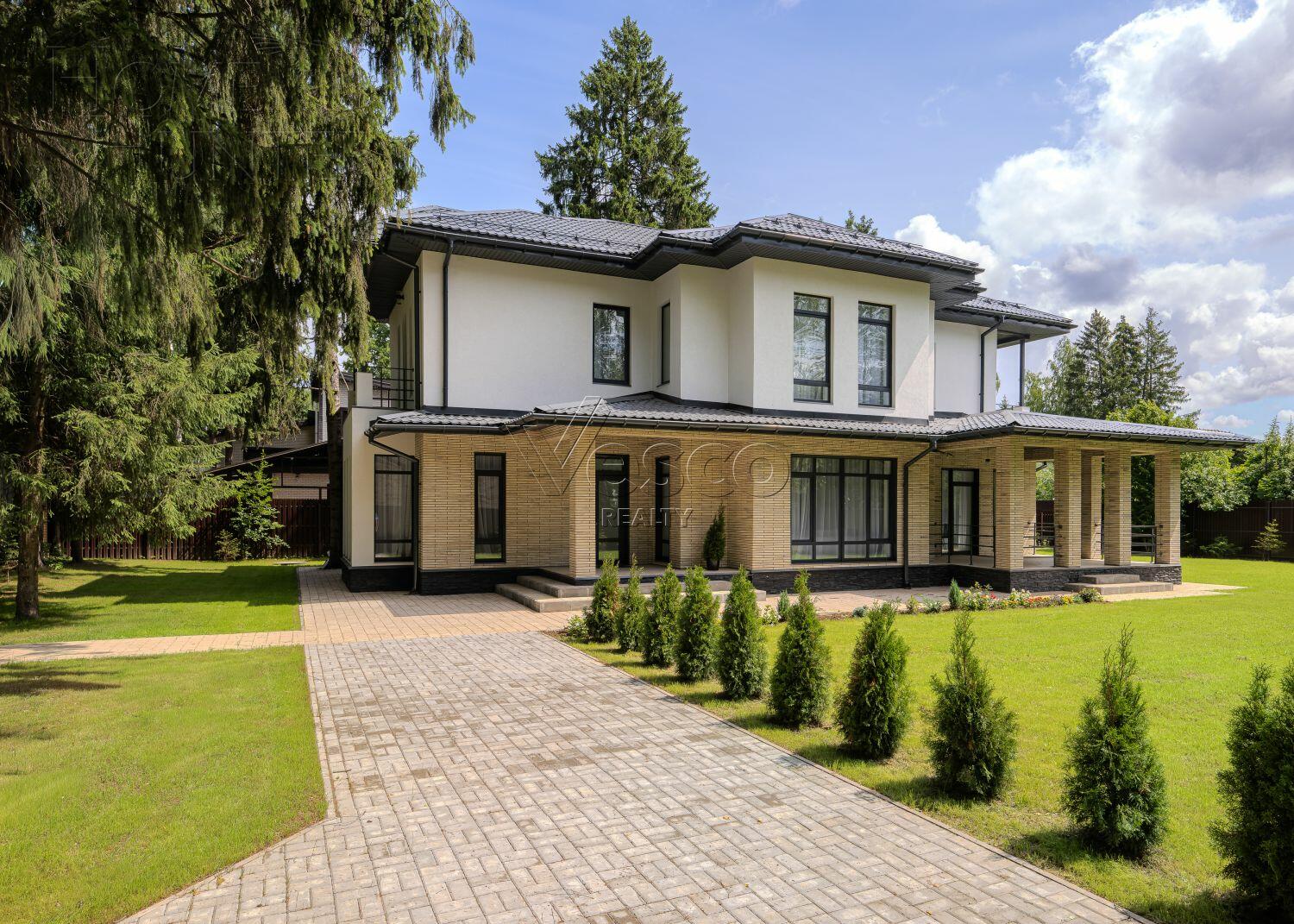 2-этажный коттедж 270 м² с отделкой