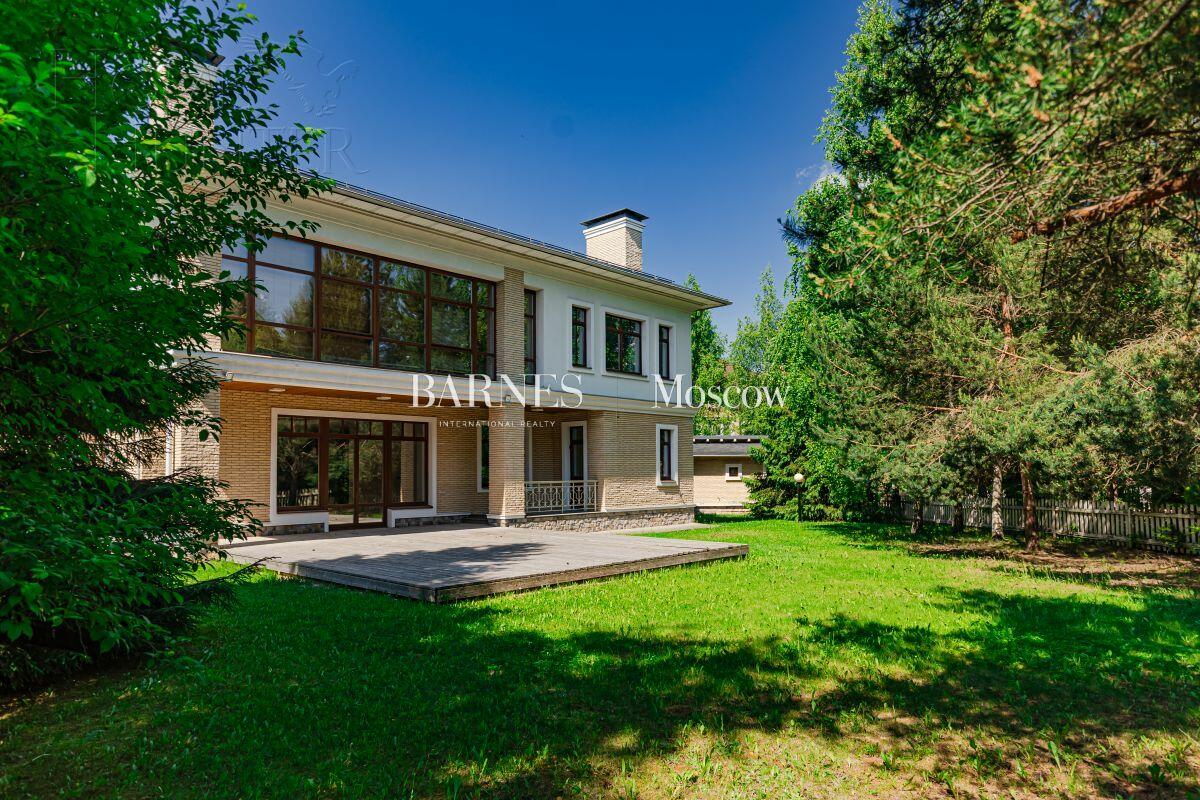 2-этажный коттедж 402.8 м² с отделкой