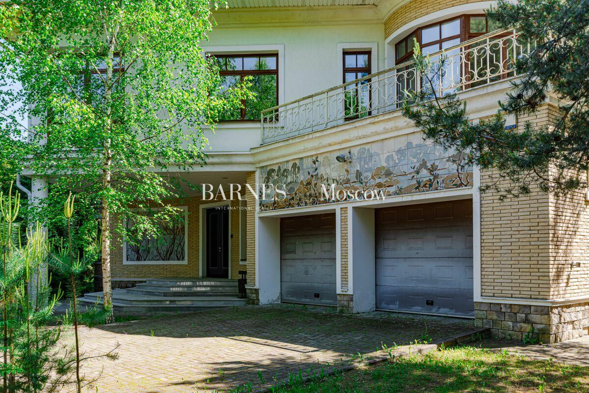 2-этажный коттедж 402.8 м² с отделкой