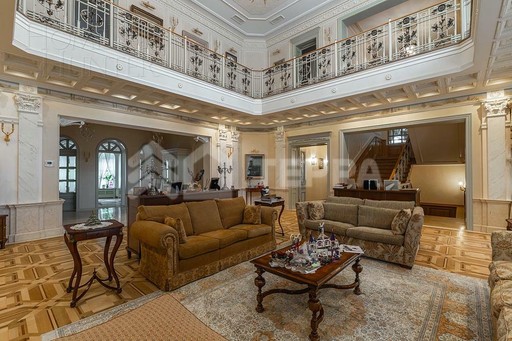 КОТТЕДЖ 1 800 м² с отделкой