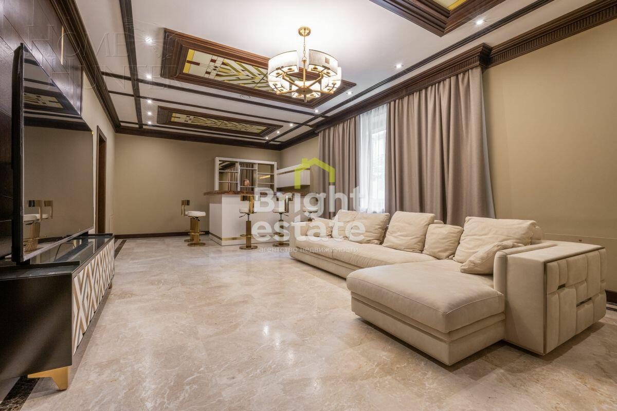 2-этажный коттедж 1 800 м² с отделкой