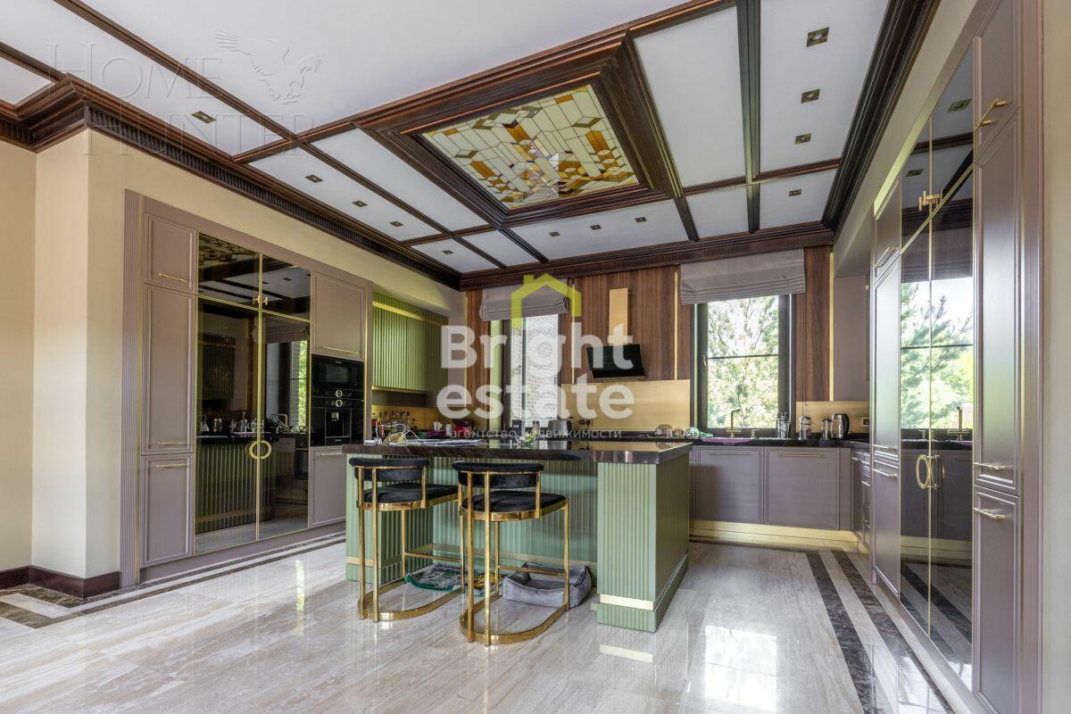 2-этажный коттедж 1 800 м² с отделкой