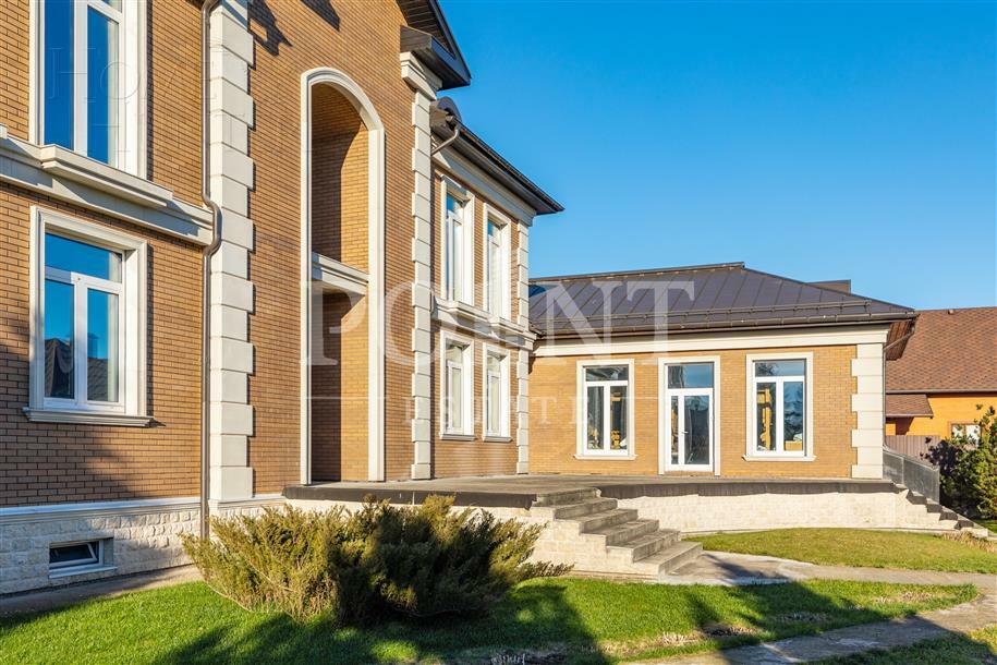 2-этажный коттедж 1 200 м² без отделки