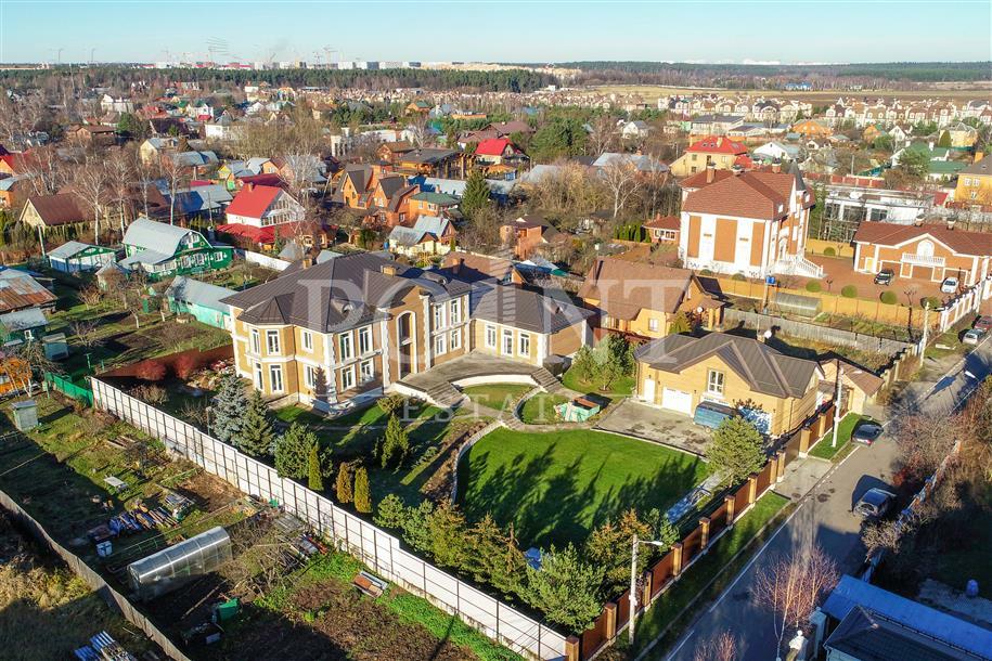 2-этажный коттедж 1 200 м² без отделки