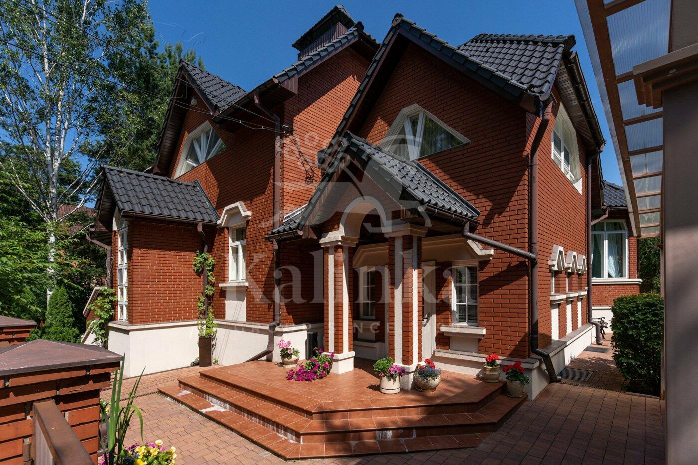 2-этажный коттедж 310 м² с отделкой