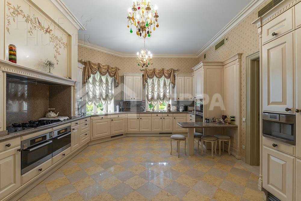 КОТТЕДЖ 1 800 м² с отделкой