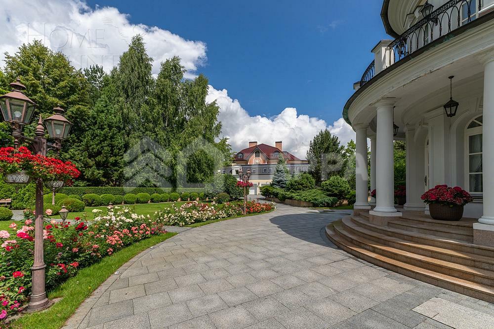 КОТТЕДЖ 1 800 м² с отделкой