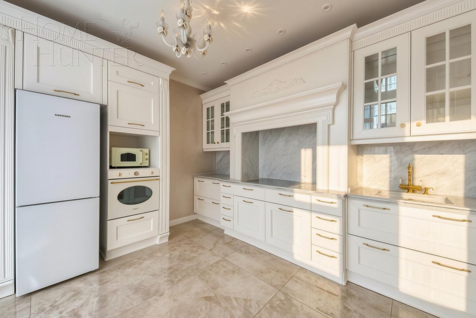 3-этажный коттедж 325 м² с отделкой