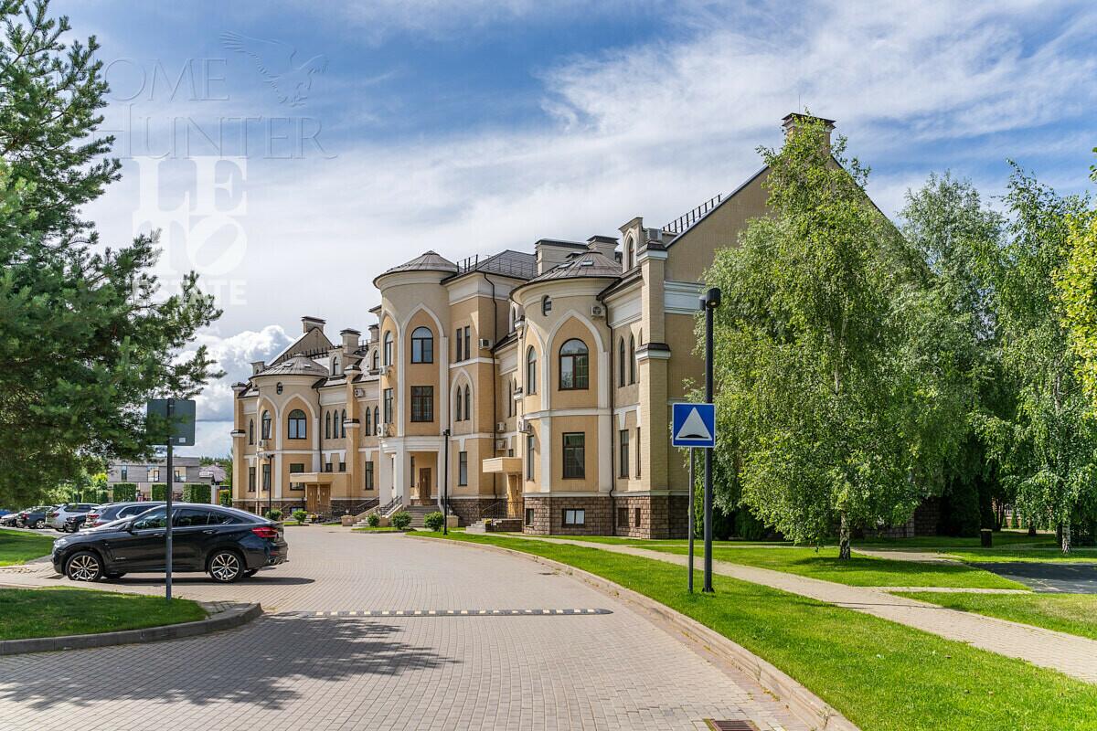 3-этажный таунхаус 264.6 м² с отделкой