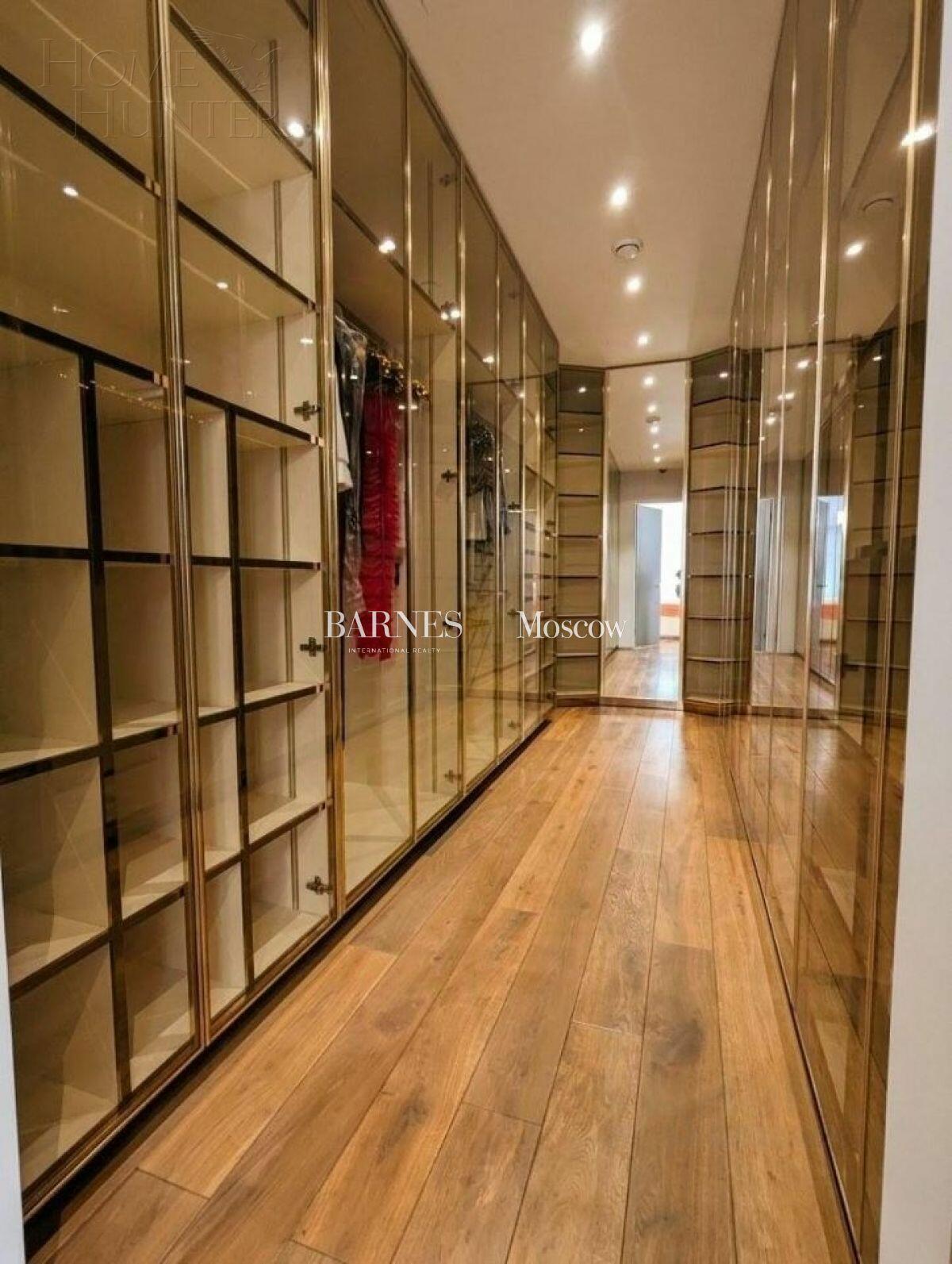 2-этажный таунхаус 400 м² с отделкой