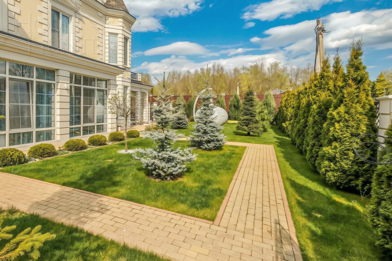 3-этажный коттедж 325 м² с отделкой